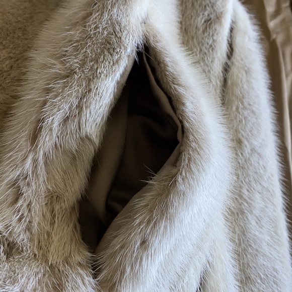 Robinson’s California Vintage Cream and Brown Fur Coat - Picture 8 of 9